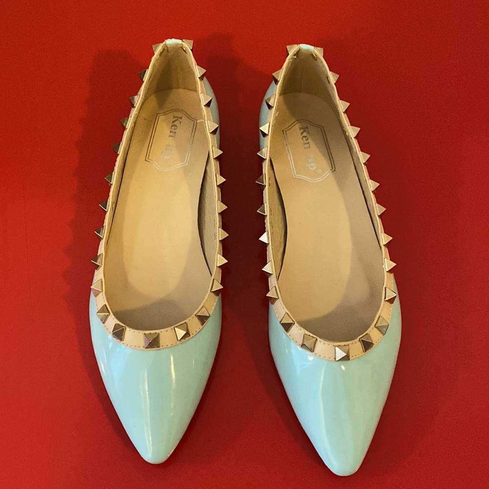 Cute Rockstud Flats. - Picture 4 of 7